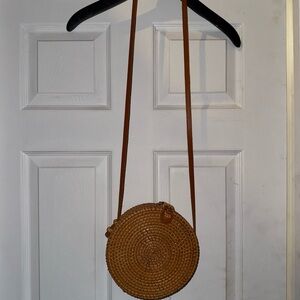 Boho Round Woven Rattan Crossbody Bag with Floral Lining – 8”